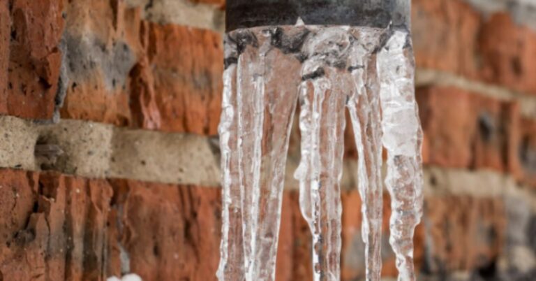 Winter Pipe Protection Tips to Prevent Bursting